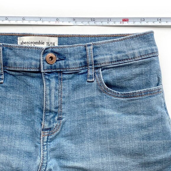 Abercrombie Kids Girls Blue Denim Shorts Size 15/16 Light Wash 5" Inseam Cuffed - Picture 4 of 10